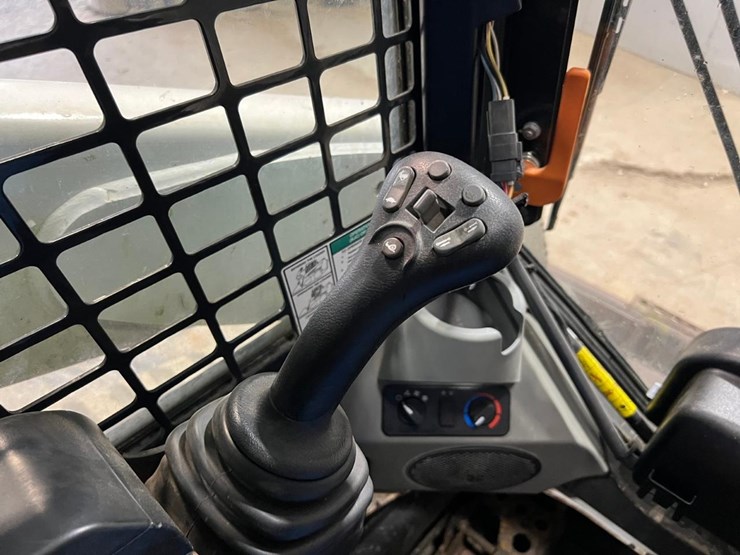2016-bobcat-t740-image-25
