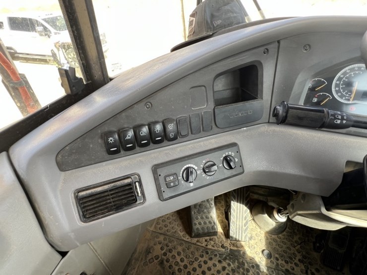 2020-volvo-a60h-image-28