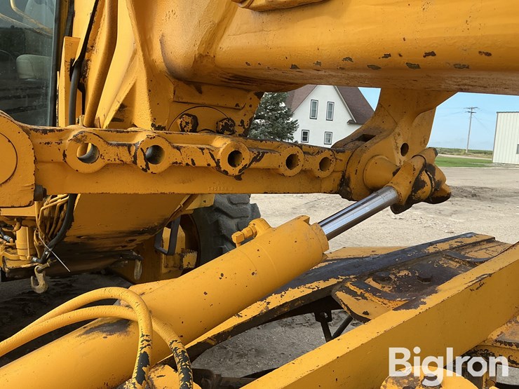 1982-deere-772a-image-17