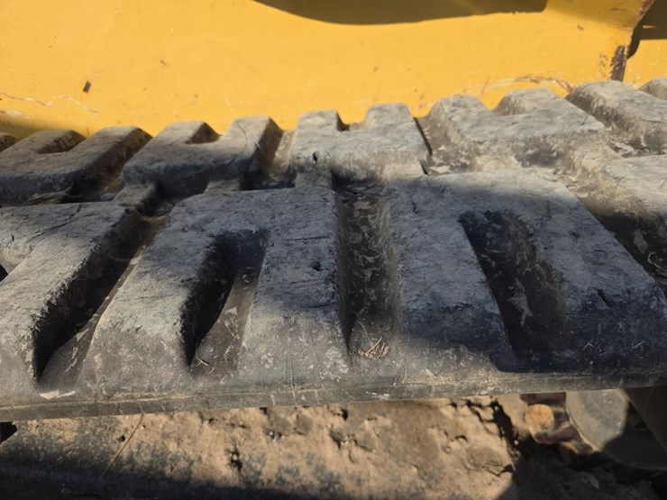 2013-deere-ct332-image-53