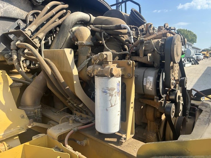 2005-caterpillar-725-image-46