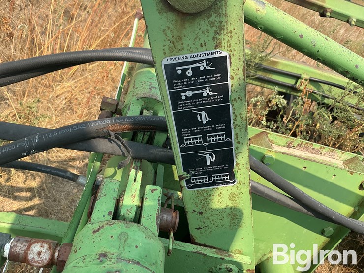 john-deere-235-image-10