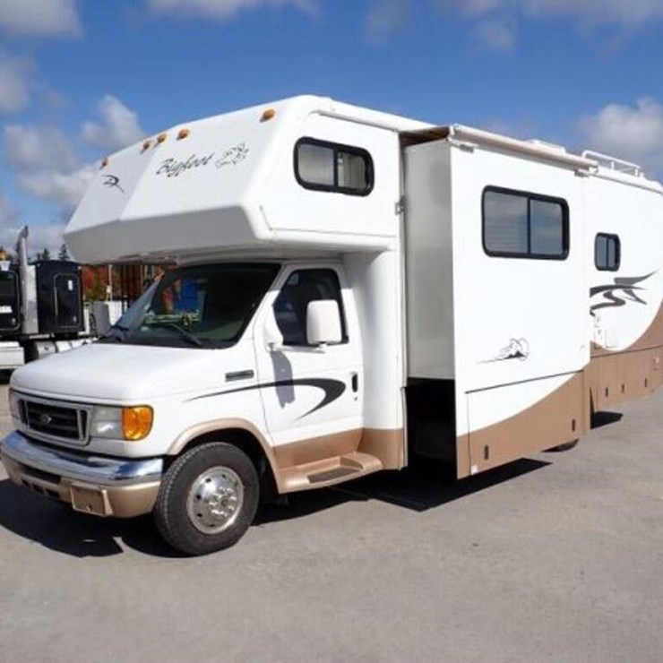 2007 Big Foot 30MH26SL 26 Ft S/A Class C Motorhome