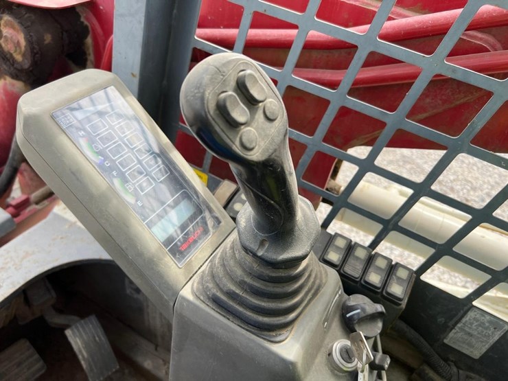 2016-takeuchi-tl8-image-24