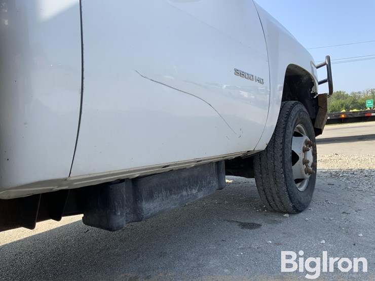 2013-chevrolet-silverado-3500-image-15