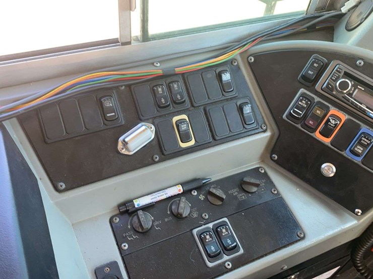 2009-blue-bird-bb-conventional-school-bus-image-27