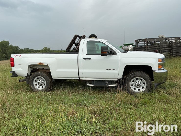 2015-chevrolet-silverado-3500-image-4