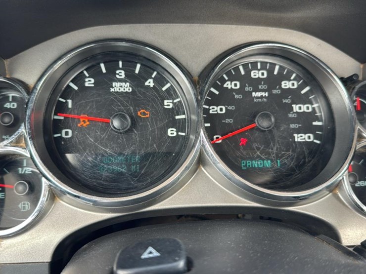 2012-chevrolet-2500-image-30