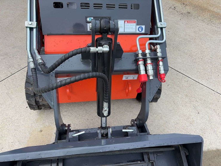 sdll10-mini-skid-loader-image-9