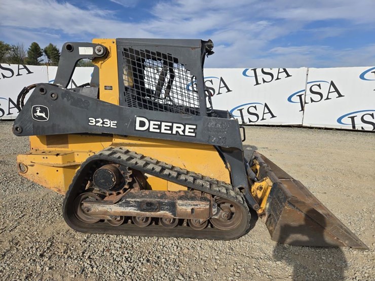 deere-323e-image-6