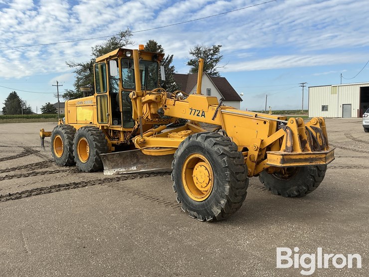 1982-deere-772a-image-3