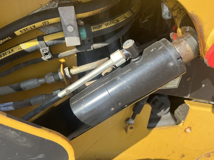 2012-caterpillar-272d-image-25