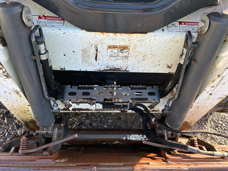 2017-bobcat-t740-image-10