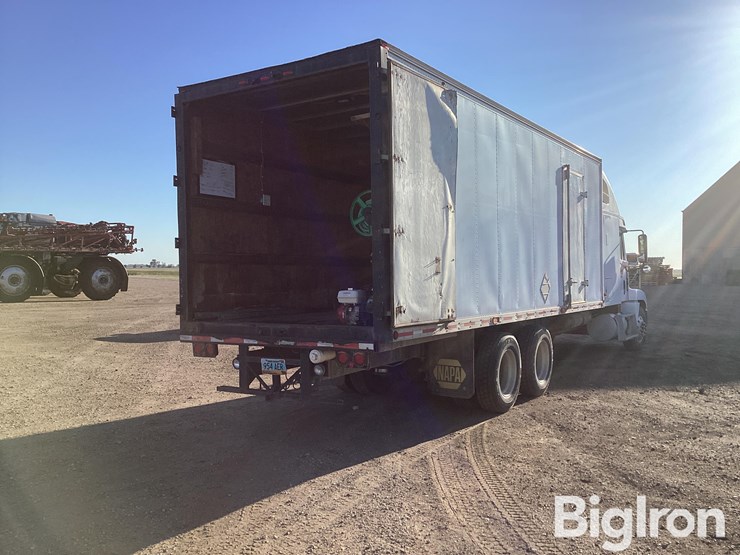 1999-freightliner-flc120-image-5