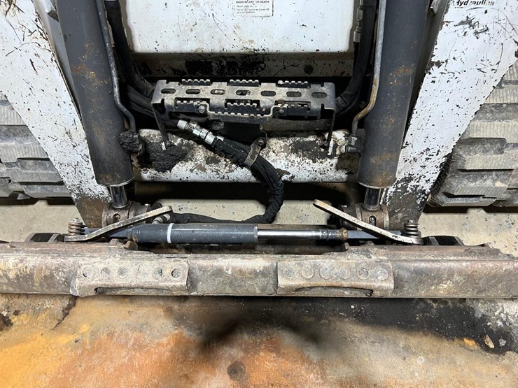 2017-bobcat-t870-image-11