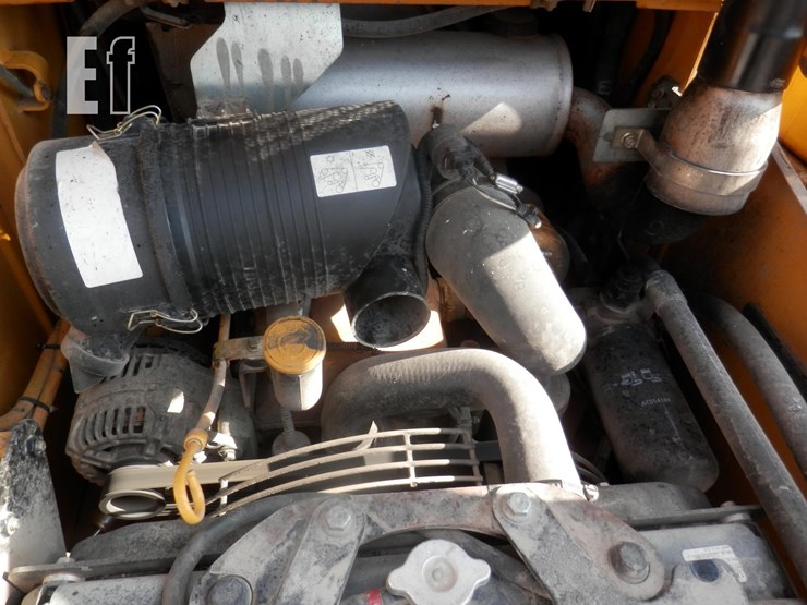 deere-320-image-18