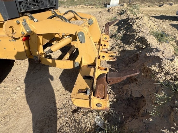 2011-deere-772gp-image-25