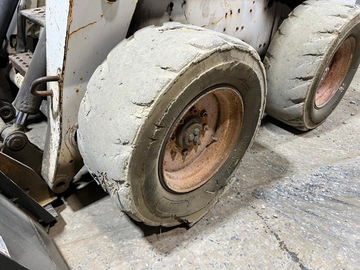 bobcat-s330-image-12
