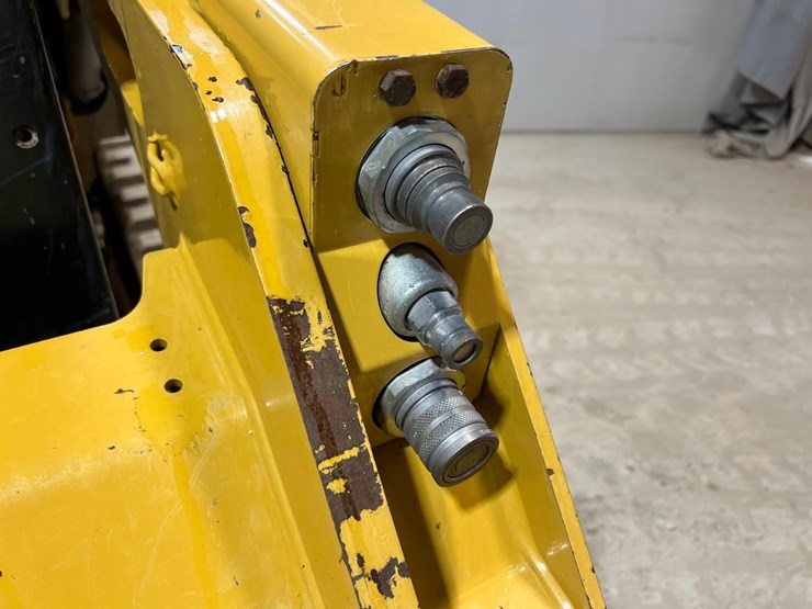 2016-caterpillar-259d-image-12