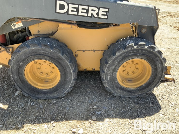 2011-deere-332d-image-13