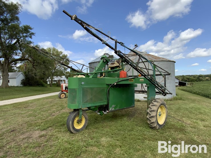 1971-john-deere-600-image-1