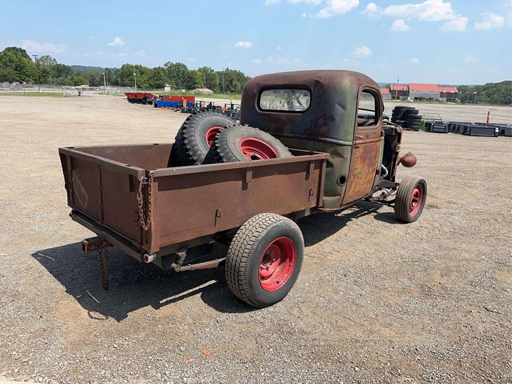 chevrolet-1/2-ton-regular-cab-pickup-image-3