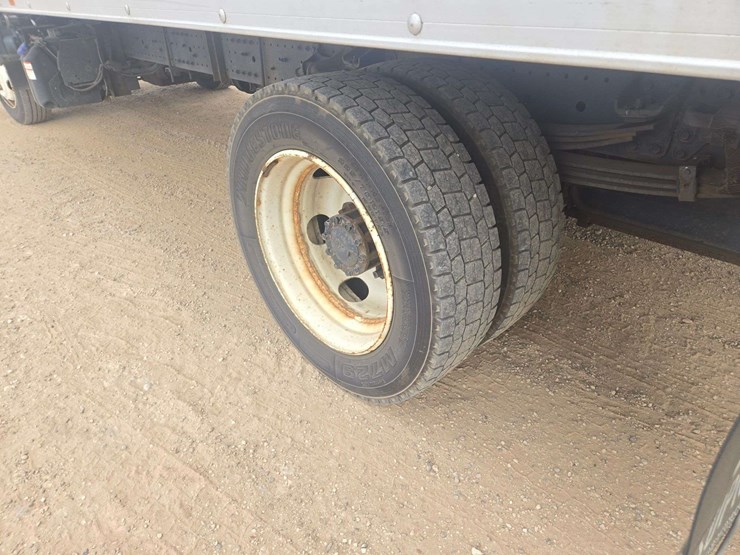 2019-hino-195-image-6