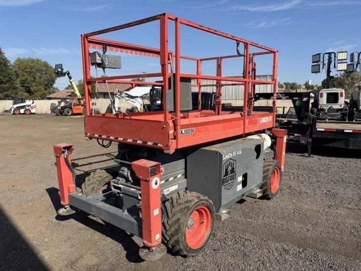 skyjack-sj6826rt-image-1