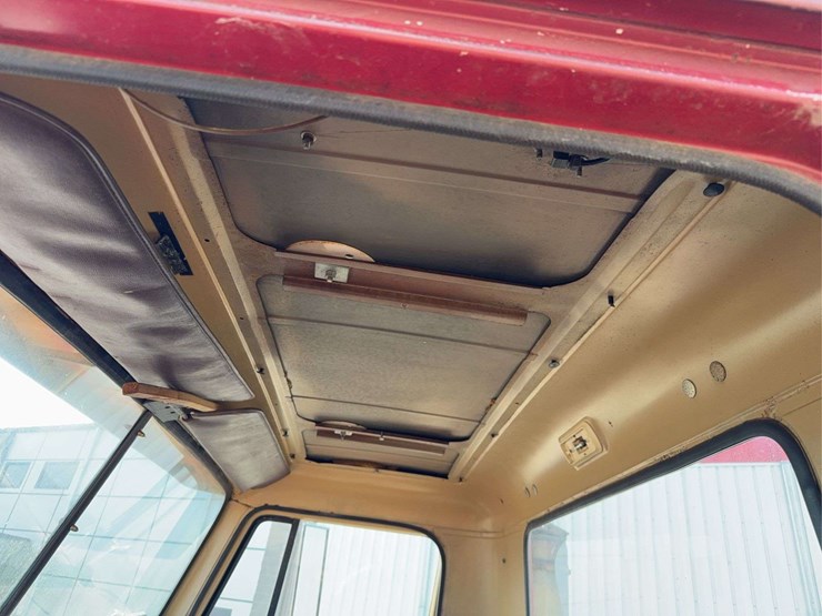 1982-international-2275-day-cab-semi-image-39