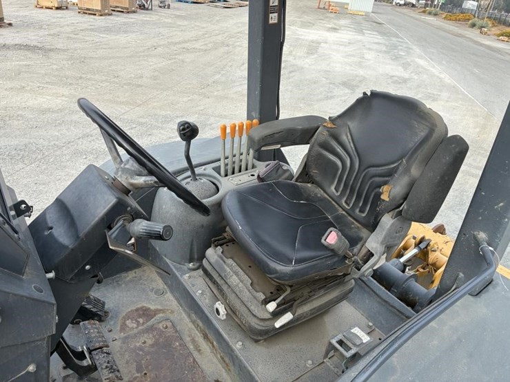 2015-deere-210l-image-19