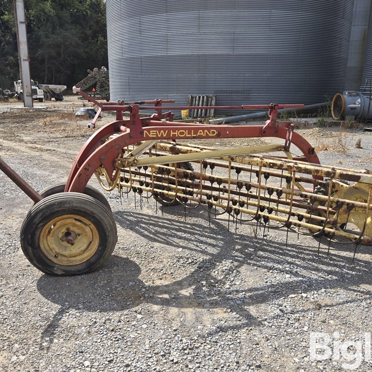 NEW HOLLAND 256