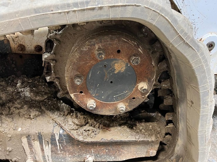 2016-bobcat-t750-image-14