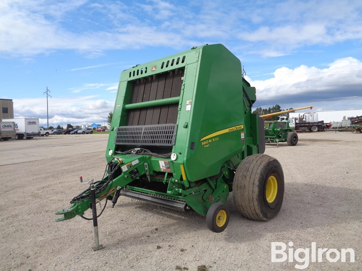 2022-john-deere-560m-image-1