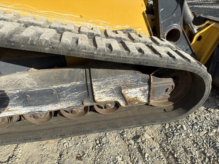 deere-331g-image-50