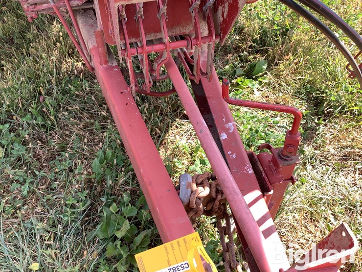 new-holland-1037-image-15
