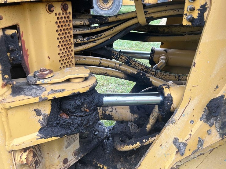 caterpillar-938g-image-10