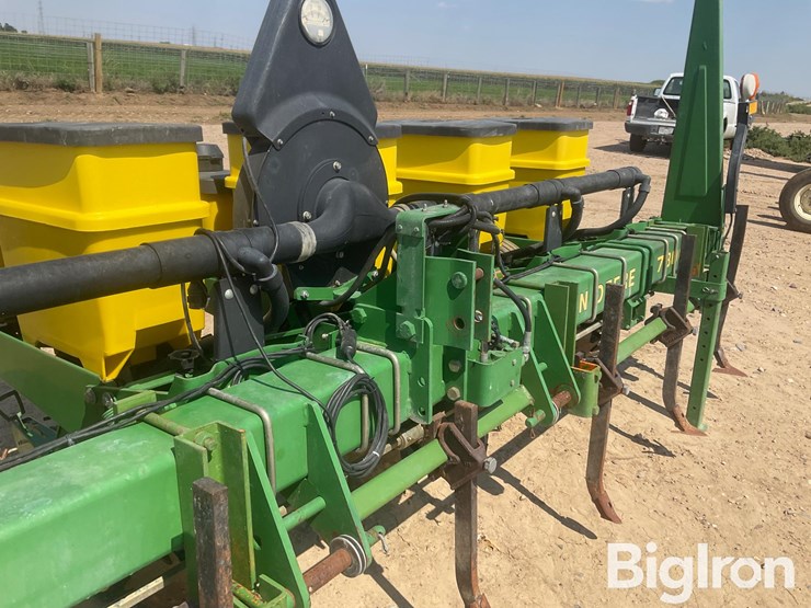john-deere-7300-image-12