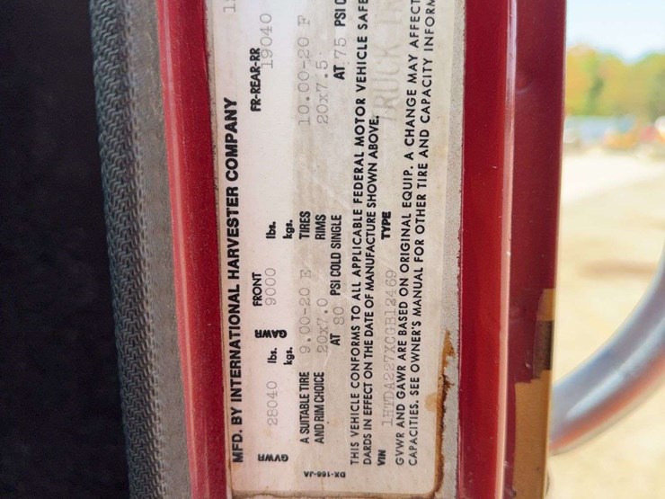 1982-international-2275-day-cab-semi-image-40