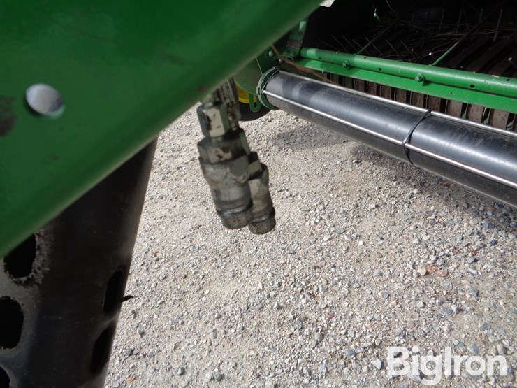2022-john-deere-560m-image-12