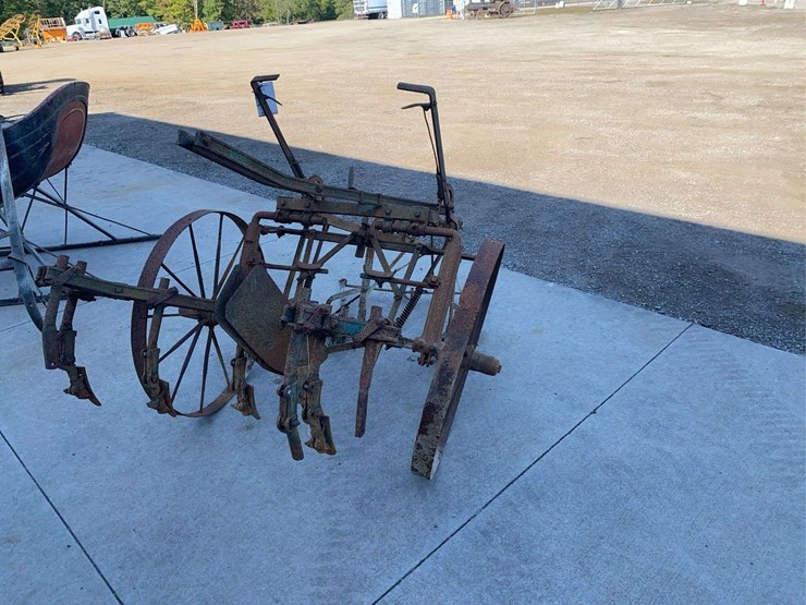 metal-horse-drawn-cultivator-image-4
