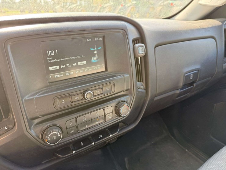 2018-chevrolet-1500-image-36