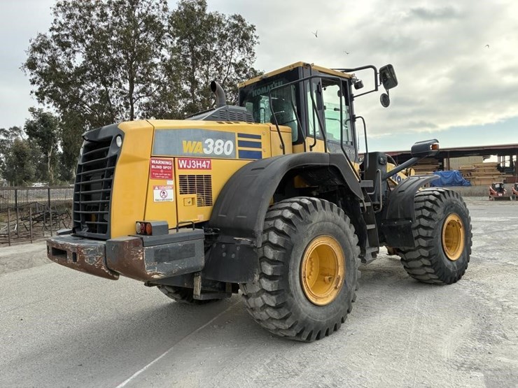 2015-komatsu-wa380-8-image-3