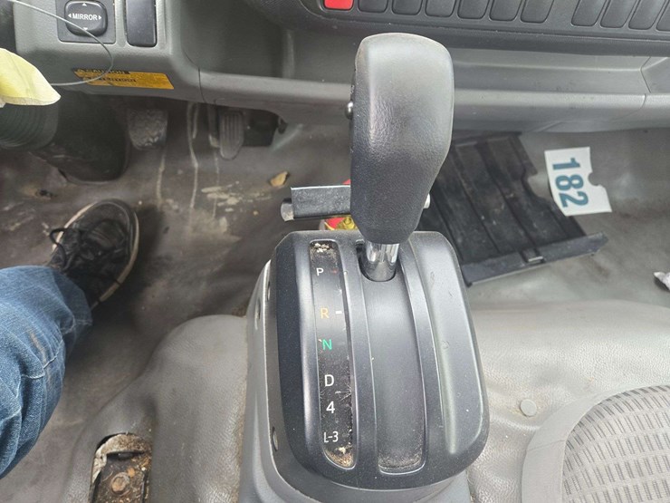 2019-hino-195-image-19