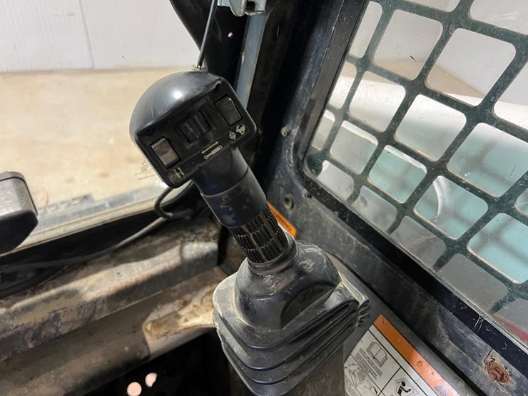 2006-bobcat-t250-image-27