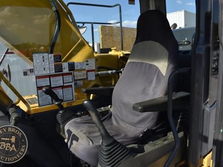 2014-komatsu-pc210-10-image-69
