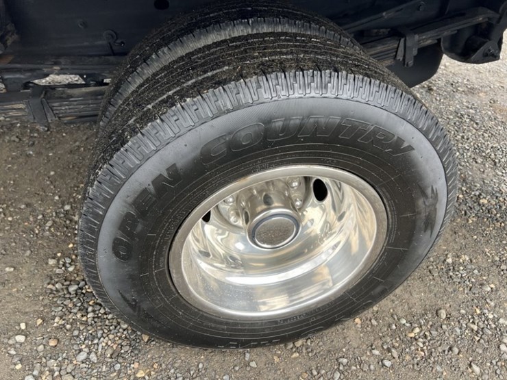 2004-chevrolet-silverado-3500-image-17