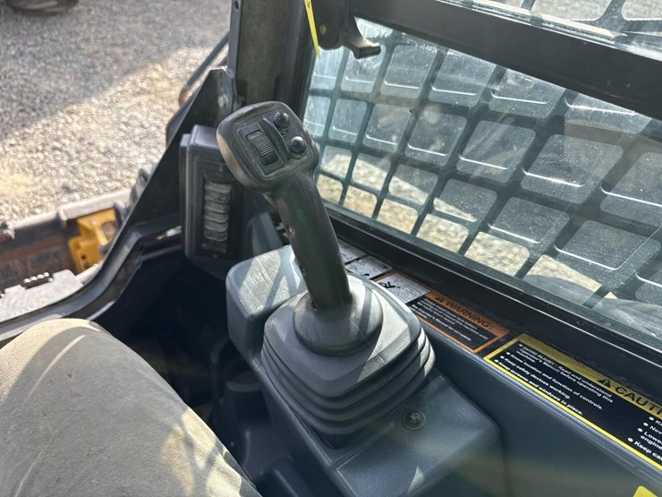 deere-331g-image-36