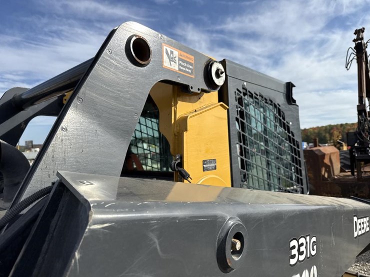 deere-331g-image-32