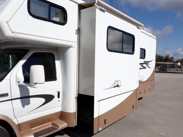 2007-big-foot-30mh26sl-26-ft-s/a-class-c-motorhome-image-10