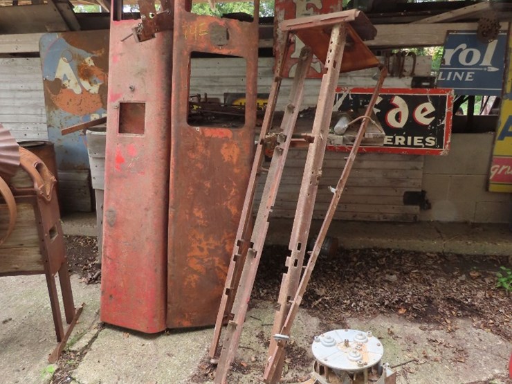wayne-70-gas-pump-parts-group-image-1